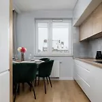 Bright Two Bedroom In With Air Conditioning And Parking By Renters * Vratislav