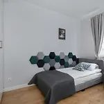 Bright Two Bedroom In With Air Conditioning And Parking By Renters