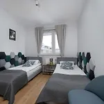 Apartmán Bright Two Bedroom In With Air Conditioning And Parking By Renters *