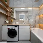 Bright Two Bedroom In With Air Conditioning And Parking By Renters *