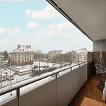 Apartmán Bright Two Bedroom In With Air Conditioning And Parking By Renters *