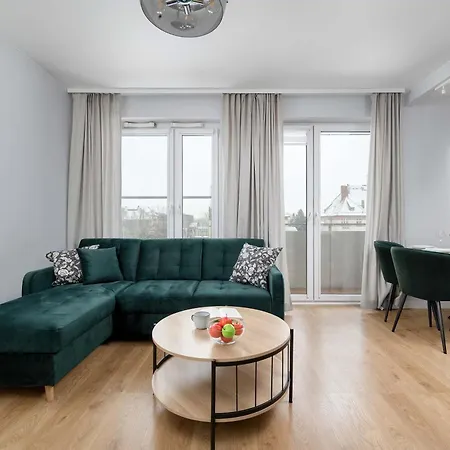 Bright Two Bedroom In With Air Conditioning And Parking By Renters *