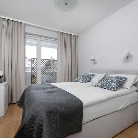 Bright Two Bedroom In With Air Conditioning And Parking By Renters Apartament