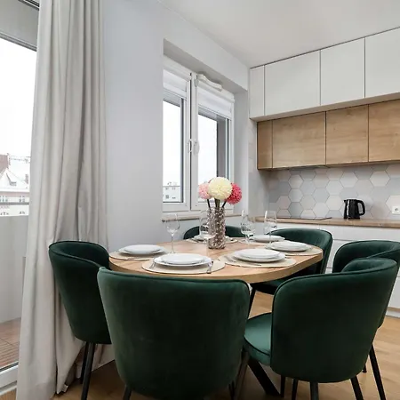 Apartament Bright Two Bedroom In With Air Conditioning And Parking By Renters *