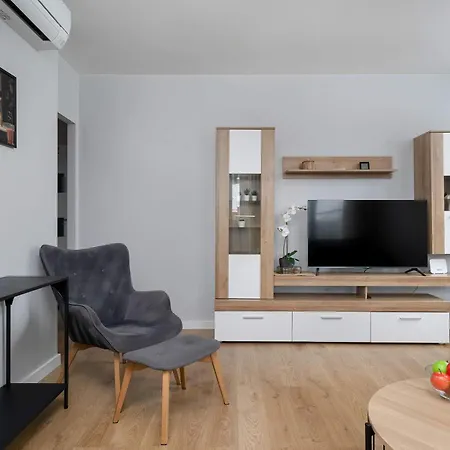 Bright Two Bedroom In With Air Conditioning And Parking By Renters Апартаменты