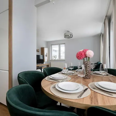 Апартаменты Bright Two Bedroom In With Air Conditioning And Parking By Renters Вроцлав