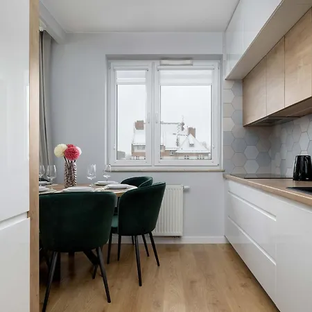 Bright Two Bedroom In With Air Conditioning And Parking By Renters * 브로츠와프