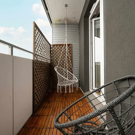 Bright Two Bedroom In With Air Conditioning And Parking By Renters 아파트 *