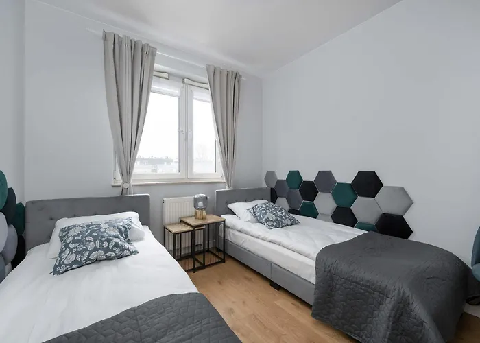 Bright Two Bedroom In With Air Conditioning And Parking By Renters Apartment *