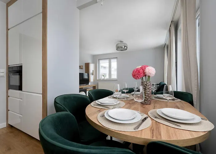 Apartment Bright Two Bedroom In With Air Conditioning And Parking By Renters Breslau