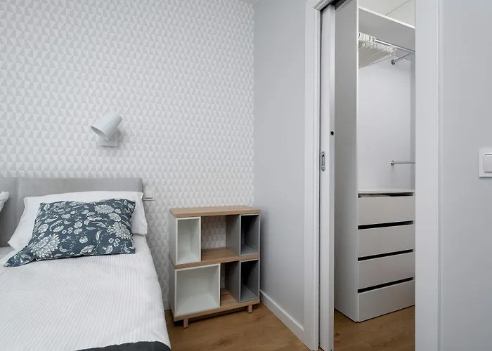 Bright Two Bedroom In With Air Conditioning And Parking By Renters Apartment Breslau