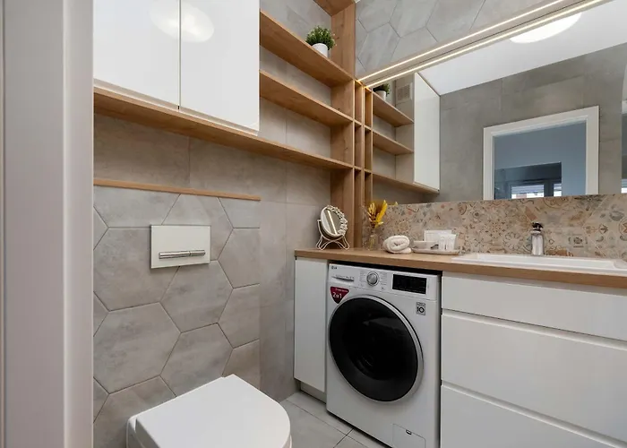 Apartment Bright Two Bedroom In With Air Conditioning And Parking By Renters Breslau