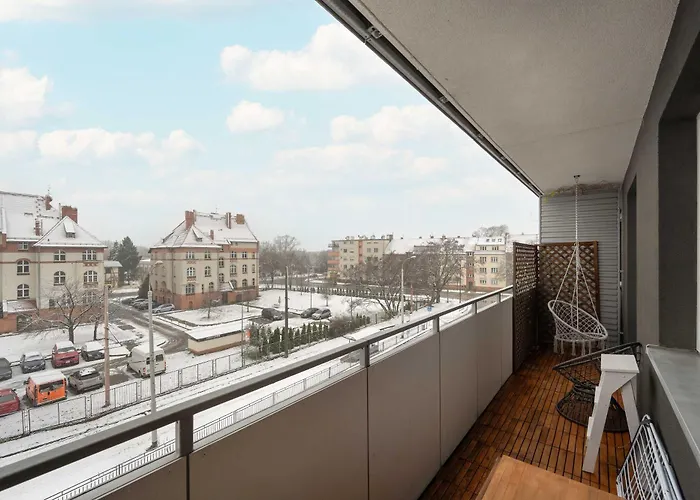 Apartment Bright Two Bedroom In With Air Conditioning And Parking By Renters *