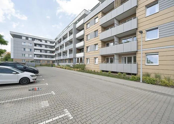 Apartment Bright Two Bedroom In With Air Conditioning And Parking By Renters *